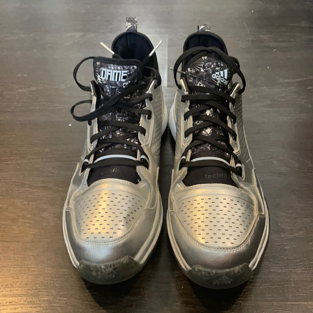 Adidas Gauntlet Dame Lillards